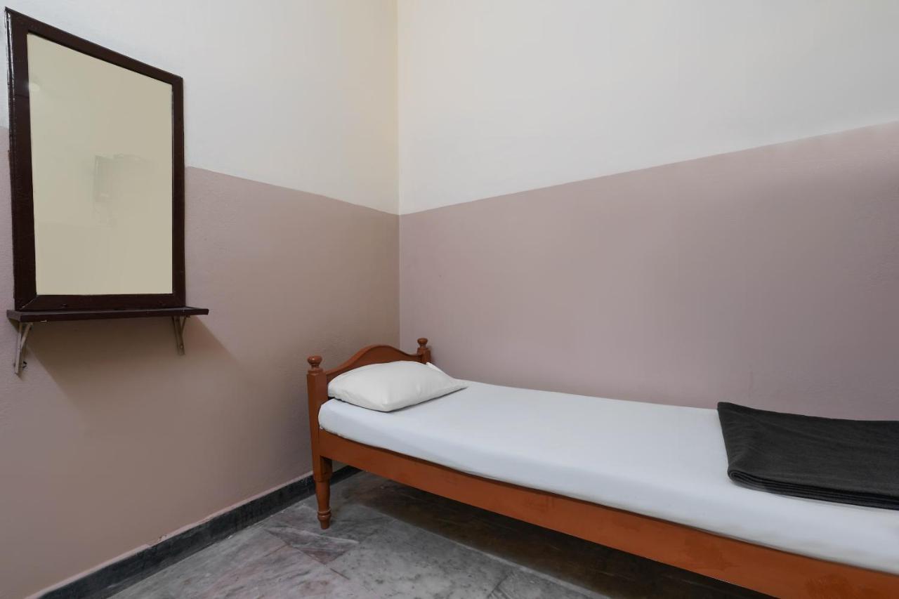 Spot On Sri Sai Lohith Lodge Near Snow World Secunderabad Екстер'єр фото