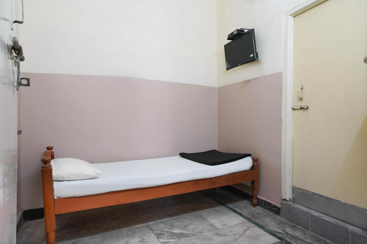 Spot On Sri Sai Lohith Lodge Near Snow World Secunderabad Екстер'єр фото
